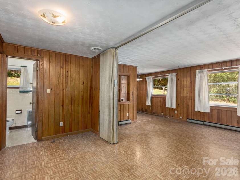 44 Bear Creek Road, Asheville, NC 28806.  MLS# CAR4402022, YatesRealty ID 37161. 