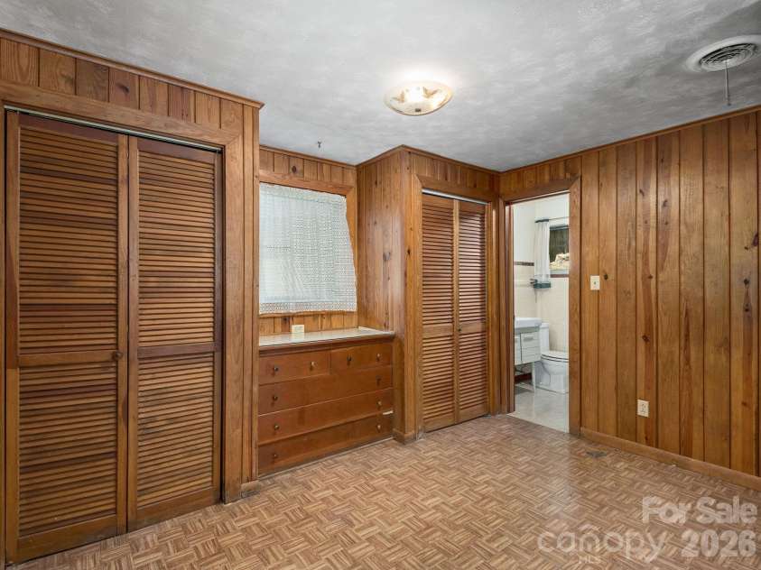 44 Bear Creek Road, Asheville, NC 28806.  MLS# CAR4402022, YatesRealty ID 37161. 
