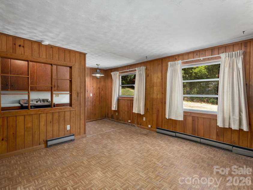 44 Bear Creek Road, Asheville, NC 28806.  MLS# CAR4402022, YatesRealty ID 37161. 