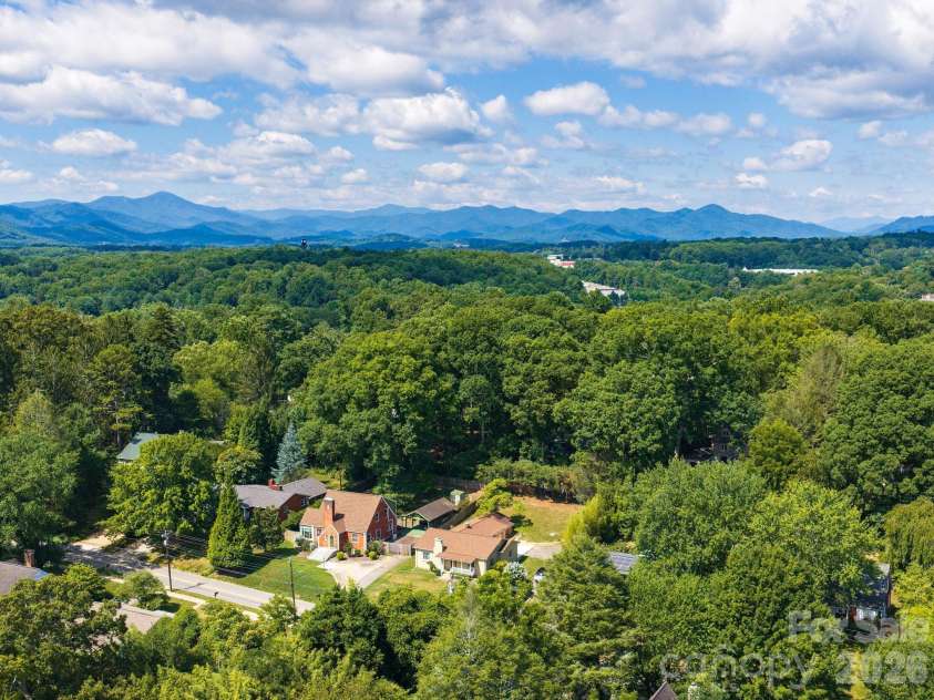 44 Bear Creek Road, Asheville, NC 28806.  MLS# CAR4402022, YatesRealty ID 37161. 