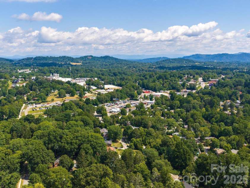44 Bear Creek Road, Asheville, NC 28806.  MLS# CAR4402022, YatesRealty ID 37161. 