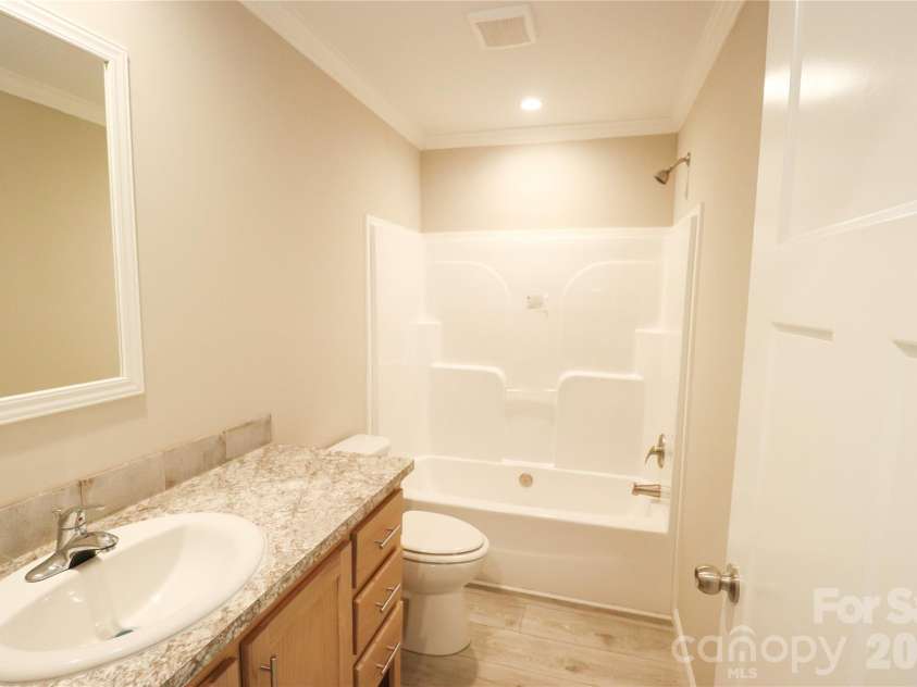 3093 Peaceful Meadows Drive, Morganton, NC 28655.  MLS# CAR4404361, YatesRealty ID 37162. Hall Bath