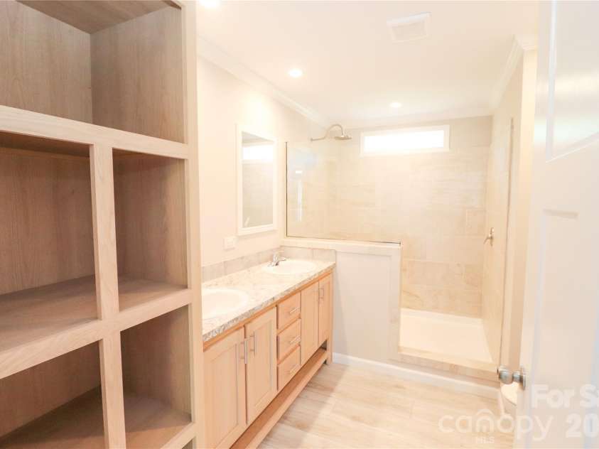 3093 Peaceful Meadows Drive, Morganton, NC 28655.  MLS# CAR4404361, YatesRealty ID 37162. Primary Bath