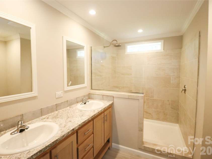 3093 Peaceful Meadows Drive, Morganton, NC 28655.  MLS# CAR4404361, YatesRealty ID 37162. Primary Bath