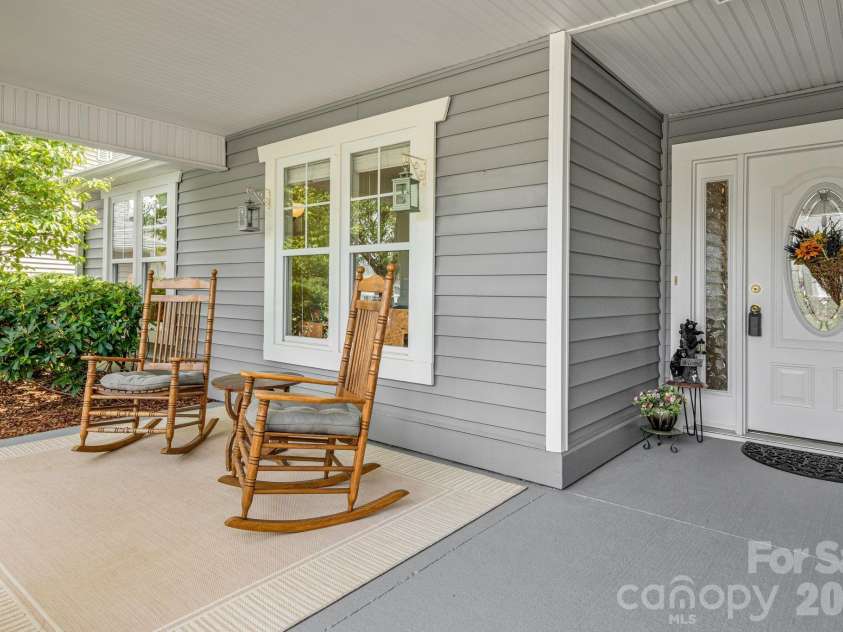 208 Snowy Egret Way, Hendersonville, NC 28792.  MLS# CAR4404138, YatesRealty ID 37163. 