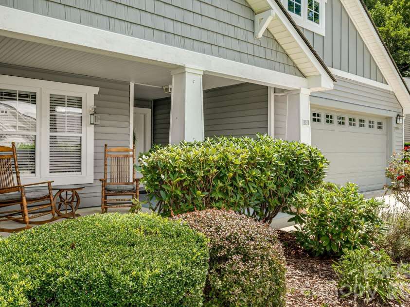 208 Snowy Egret Way, Hendersonville, NC 28792.  MLS# CAR4404138, YatesRealty ID 37163. 