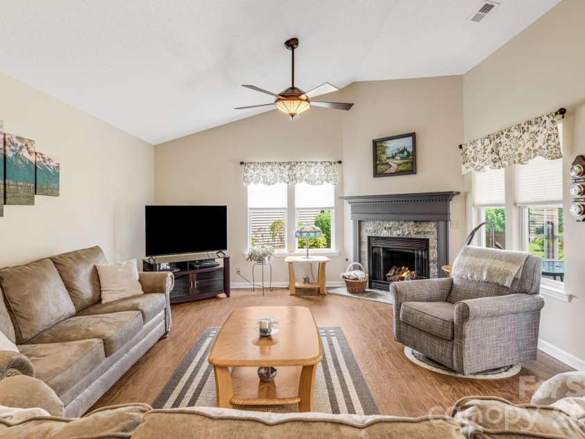 208 Snowy Egret Way, Hendersonville, NC 28792.  MLS# CAR4404138, YatesRealty ID 37163. 