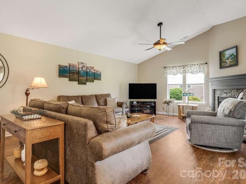 208 Snowy Egret Way, Hendersonville, NC 28792.  MLS# CAR4404138, YatesRealty ID 37163. 