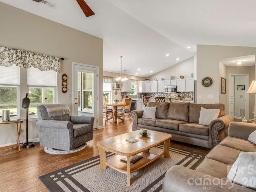 208 Snowy Egret Way, Hendersonville, NC 28792.  MLS# CAR4404138, YatesRealty ID 37163. 