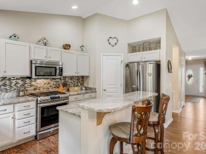 208 Snowy Egret Way, Hendersonville, NC 28792.  MLS# CAR4404138, YatesRealty ID 37163. 