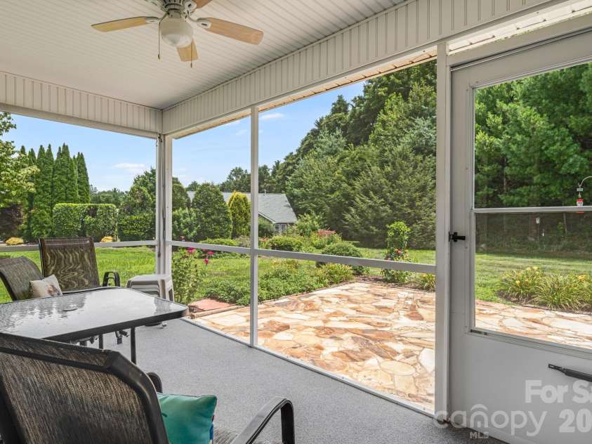 208 Snowy Egret Way, Hendersonville, NC 28792.  MLS# CAR4404138, YatesRealty ID 37163. 