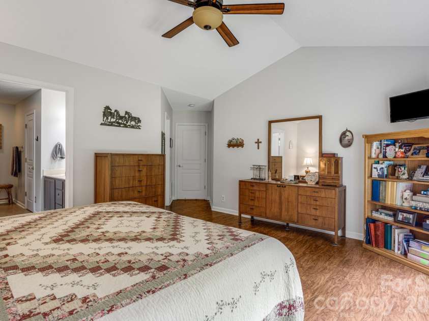 208 Snowy Egret Way, Hendersonville, NC 28792.  MLS# CAR4404138, YatesRealty ID 37163. 