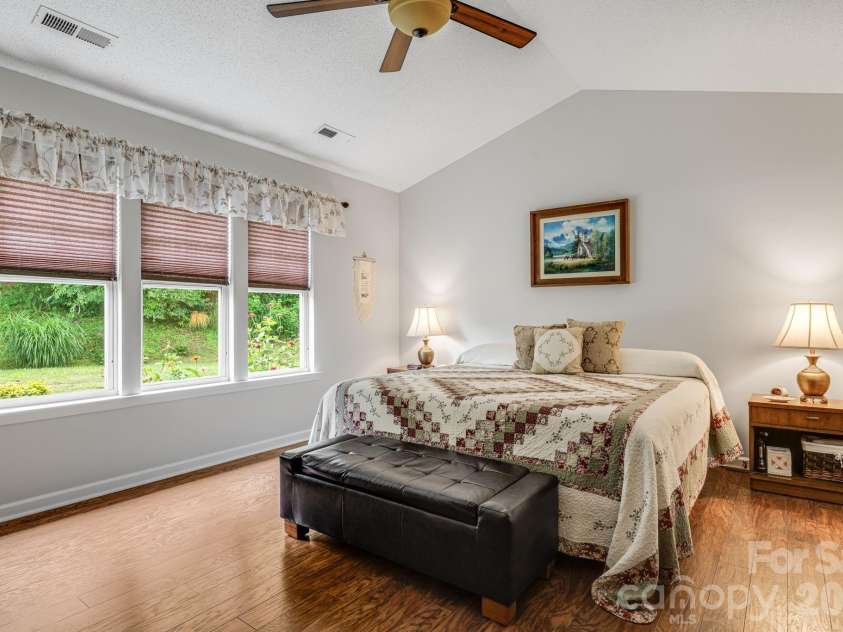 208 Snowy Egret Way, Hendersonville, NC 28792.  MLS# CAR4404138, YatesRealty ID 37163. 