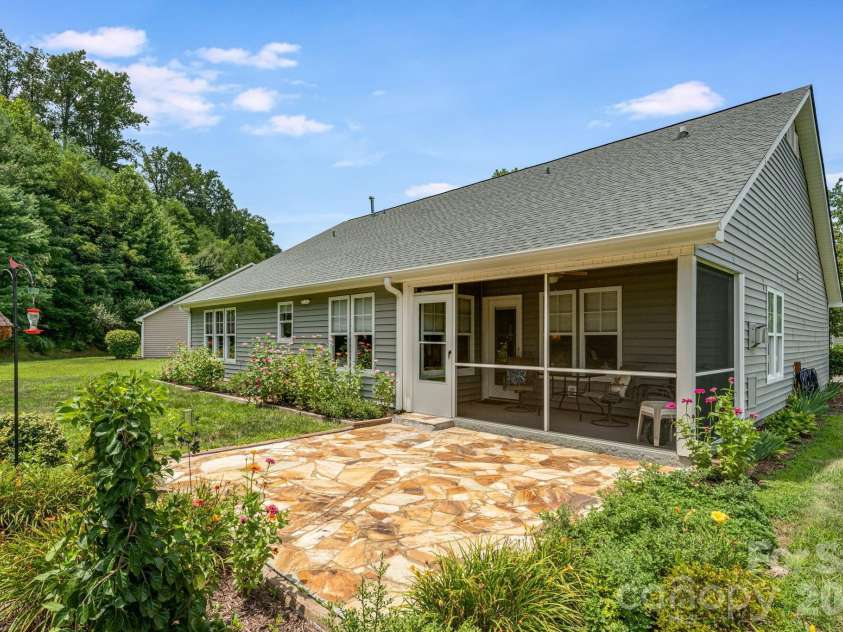 208 Snowy Egret Way, Hendersonville, NC 28792.  MLS# CAR4404138, YatesRealty ID 37163. 
