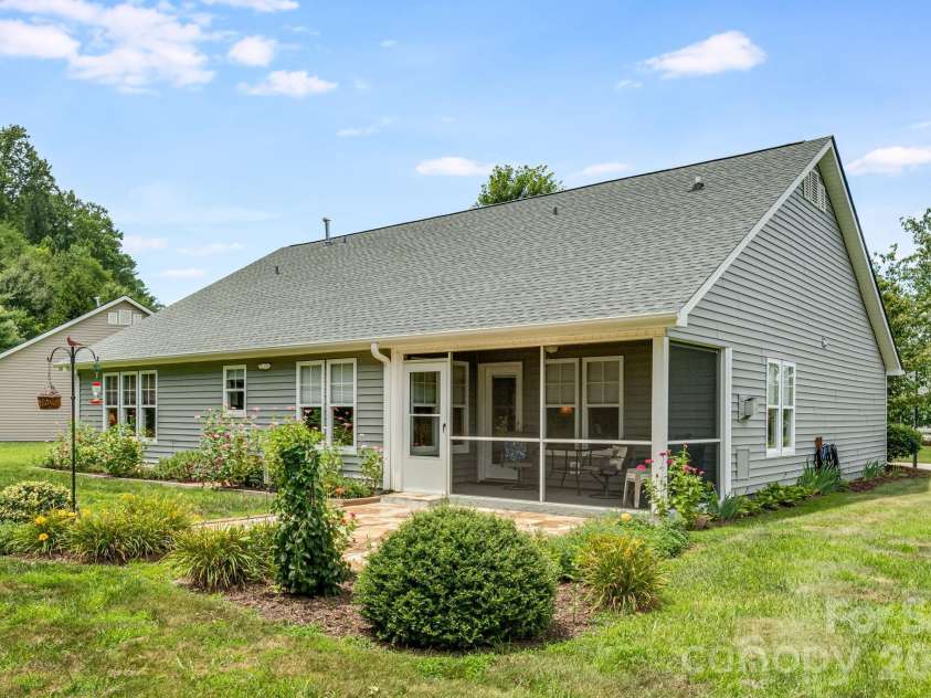 208 Snowy Egret Way, Hendersonville, NC 28792.  MLS# CAR4404138, YatesRealty ID 37163. 