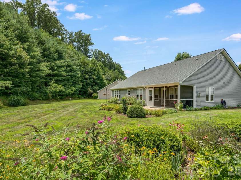 208 Snowy Egret Way, Hendersonville, NC 28792.  MLS# CAR4404138, YatesRealty ID 37163. 