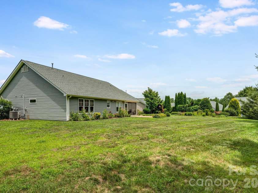 208 Snowy Egret Way, Hendersonville, NC 28792.  MLS# CAR4404138, YatesRealty ID 37163. 
