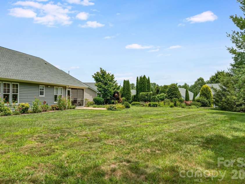 208 Snowy Egret Way, Hendersonville, NC 28792.  MLS# CAR4404138, YatesRealty ID 37163. 