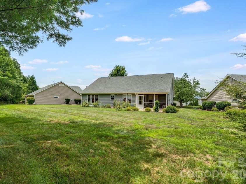 208 Snowy Egret Way, Hendersonville, NC 28792.  MLS# CAR4404138, YatesRealty ID 37163. 