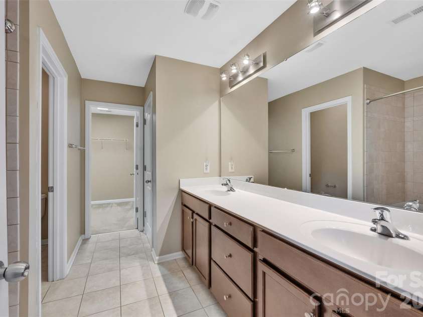 2025 Glenhaven Drive, Waxhaw, NC 28173.  MLS# CAR4403532, YatesRealty ID 37167. 