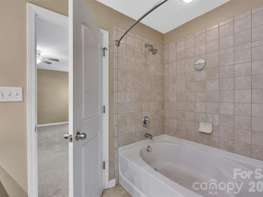 2025 Glenhaven Drive, Waxhaw, NC 28173.  MLS# CAR4403532, YatesRealty ID 37167. 