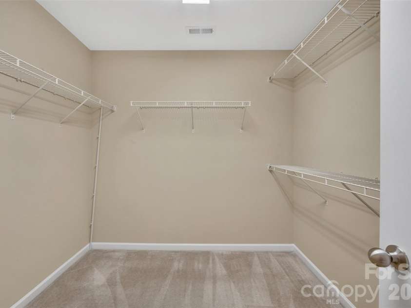 2025 Glenhaven Drive, Waxhaw, NC 28173.  MLS# CAR4403532, YatesRealty ID 37167. 