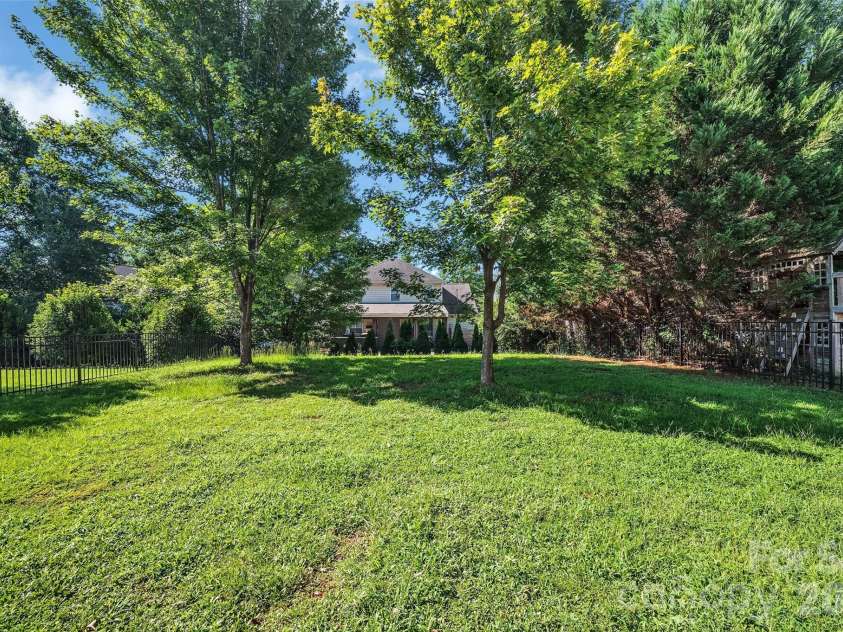 2025 Glenhaven Drive, Waxhaw, NC 28173.  MLS# CAR4403532, YatesRealty ID 37167. 