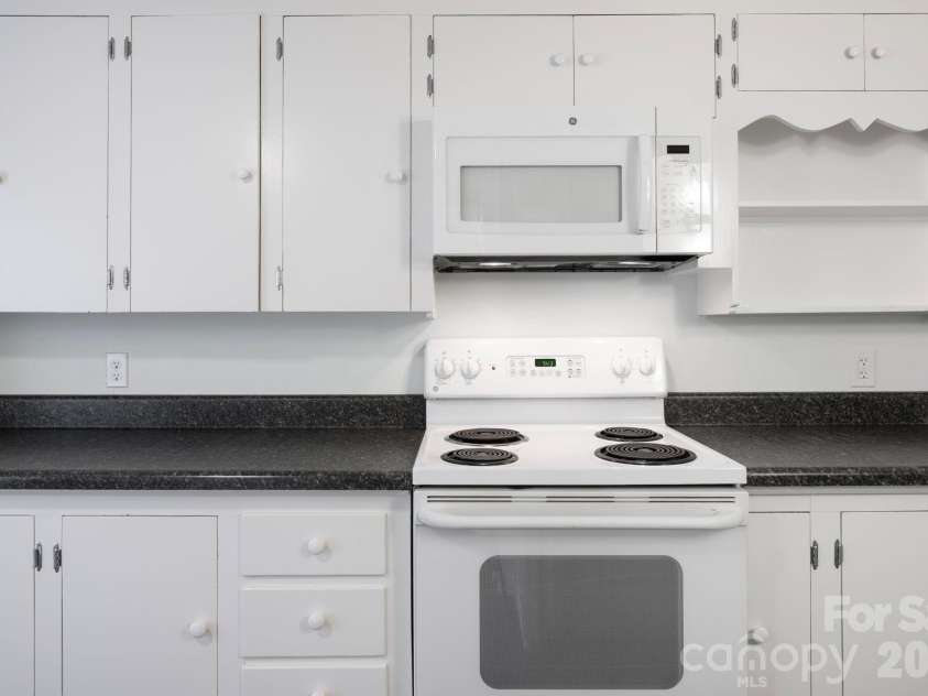 176 Chiles Avenue, Asheville, NC 28803.  MLS# CAR4403587, YatesRealty ID 37169. 