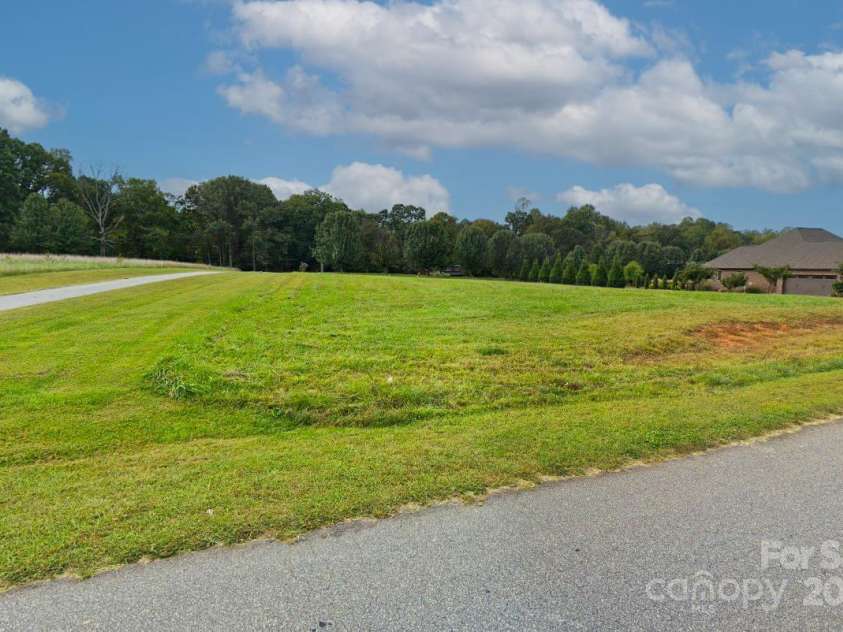 135 Carters Farm Drive, Statesville, NC 28625.  MLS# CAR4241463, YatesRealty ID 3717. 
