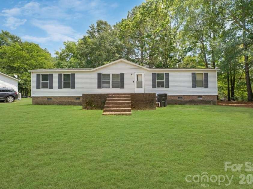 109 Maynard Avenue, Wadesboro, NC 28170.  MLS# CAR4404094, YatesRealty ID 37170. 