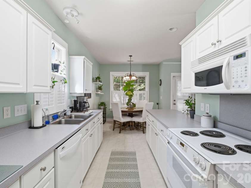 16925 Pennington Drive, Huntersville, NC 28078.  MLS# CAR4404614, YatesRealty ID 37171. 