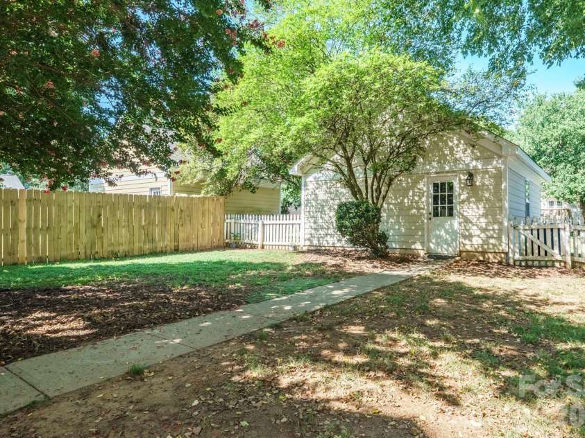 16925 Pennington Drive, Huntersville, NC 28078.  MLS# CAR4404614, YatesRealty ID 37171. 