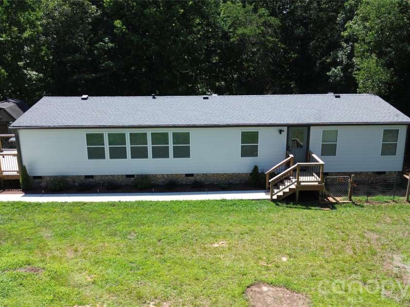 3585 Woodstream Drive, Maiden, NC 28650.  MLS# CAR4403670, YatesRealty ID 37172. 
