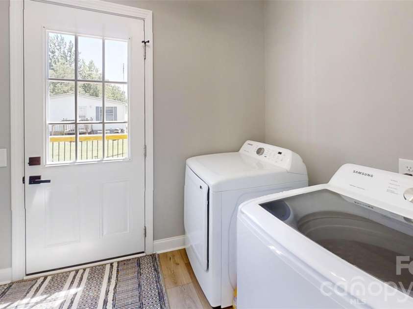 3585 Woodstream Drive, Maiden, NC 28650.  MLS# CAR4403670, YatesRealty ID 37172. 