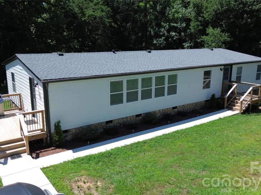 3585 Woodstream Drive, Maiden, NC 28650.  MLS# CAR4403670, YatesRealty ID 37172. 