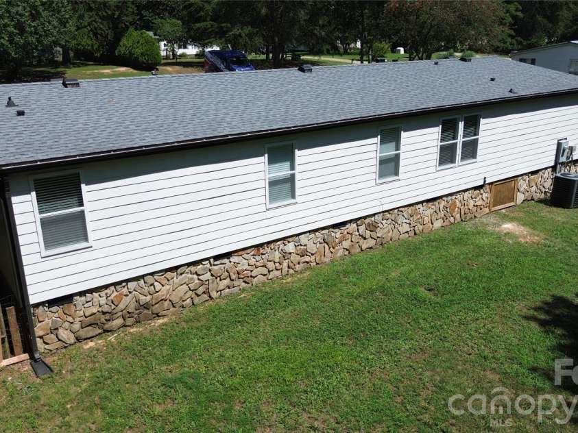 3585 Woodstream Drive, Maiden, NC 28650.  MLS# CAR4403670, YatesRealty ID 37172. 