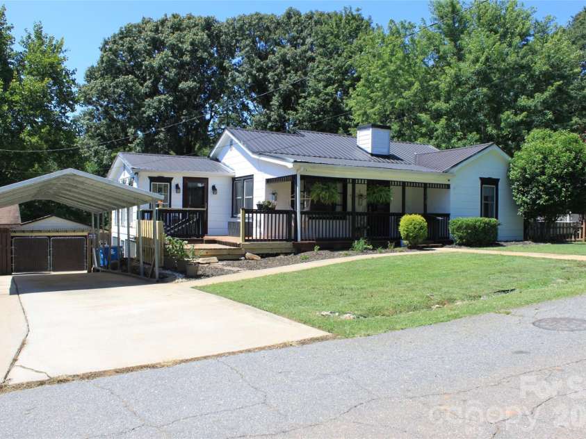 206 Bentwood Drive, Forest City, NC 28043.  MLS# CAR4403721, YatesRealty ID 37173. 