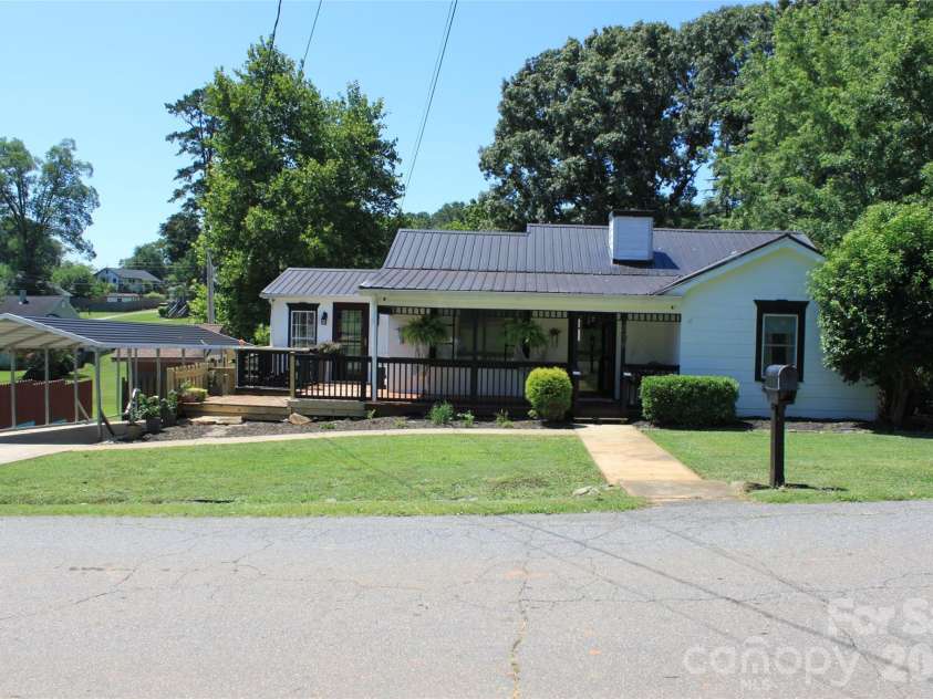 206 Bentwood Drive, Forest City, NC 28043.  MLS# CAR4403721, YatesRealty ID 37173. 