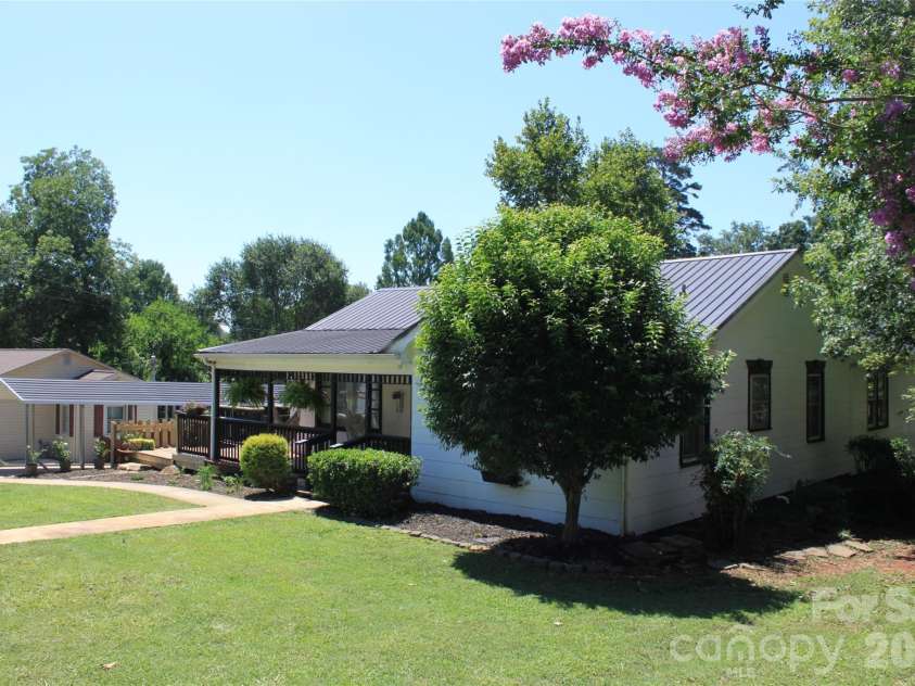 206 Bentwood Drive, Forest City, NC 28043.  MLS# CAR4403721, YatesRealty ID 37173. 