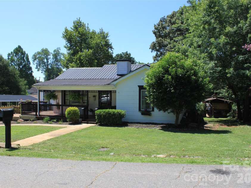 206 Bentwood Drive, Forest City, NC 28043.  MLS# CAR4403721, YatesRealty ID 37173. 