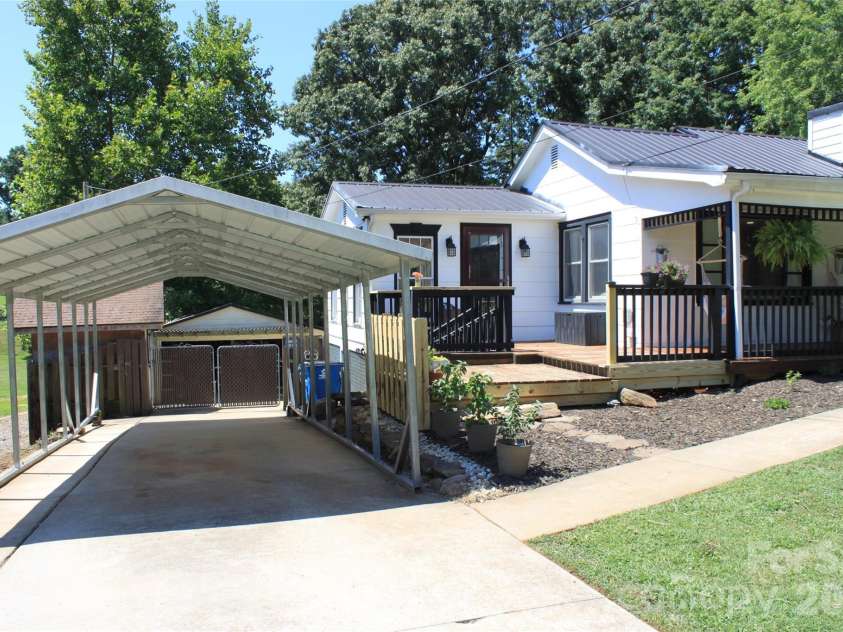 206 Bentwood Drive, Forest City, NC 28043.  MLS# CAR4403721, YatesRealty ID 37173. 
