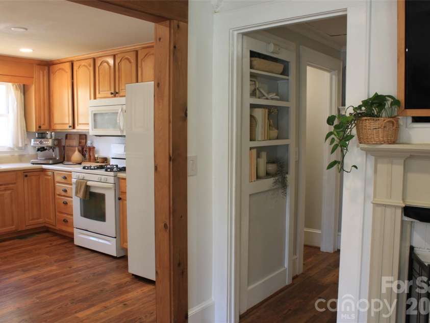 206 Bentwood Drive, Forest City, NC 28043.  MLS# CAR4403721, YatesRealty ID 37173. 