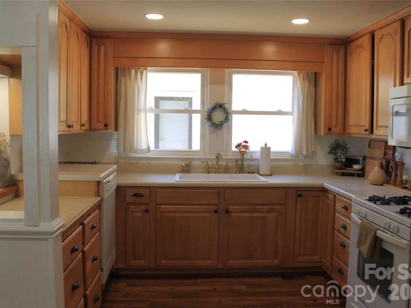 206 Bentwood Drive, Forest City, NC 28043.  MLS# CAR4403721, YatesRealty ID 37173. 
