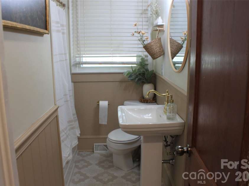 206 Bentwood Drive, Forest City, NC 28043.  MLS# CAR4403721, YatesRealty ID 37173. 