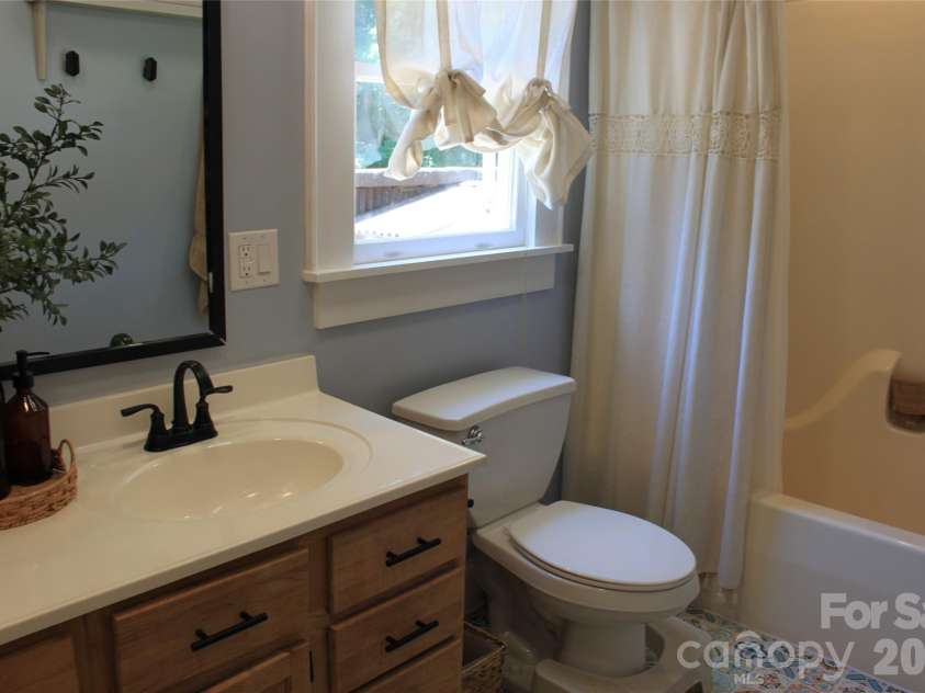 206 Bentwood Drive, Forest City, NC 28043.  MLS# CAR4403721, YatesRealty ID 37173. 