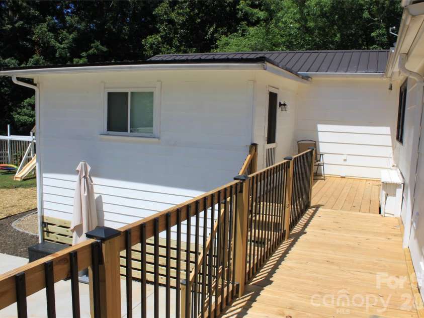 206 Bentwood Drive, Forest City, NC 28043.  MLS# CAR4403721, YatesRealty ID 37173. 