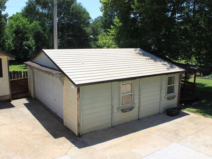 206 Bentwood Drive, Forest City, NC 28043.  MLS# CAR4403721, YatesRealty ID 37173. 