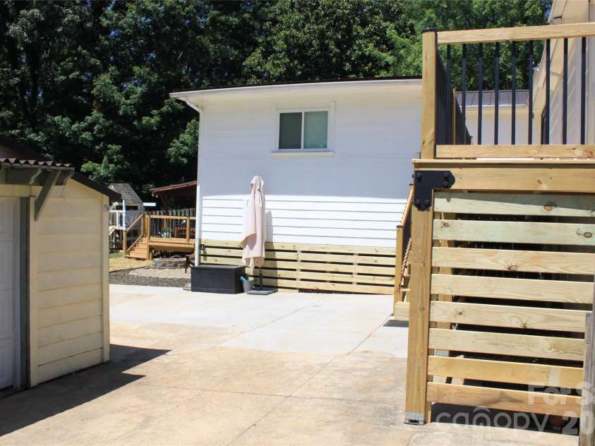 206 Bentwood Drive, Forest City, NC 28043.  MLS# CAR4403721, YatesRealty ID 37173. 