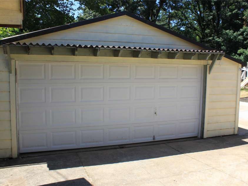 206 Bentwood Drive, Forest City, NC 28043.  MLS# CAR4403721, YatesRealty ID 37173. 