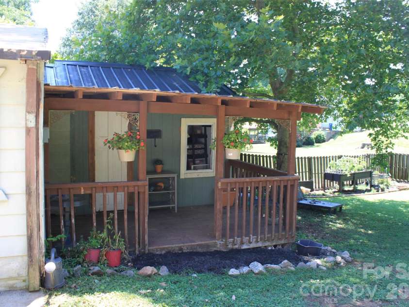 206 Bentwood Drive, Forest City, NC 28043.  MLS# CAR4403721, YatesRealty ID 37173. 